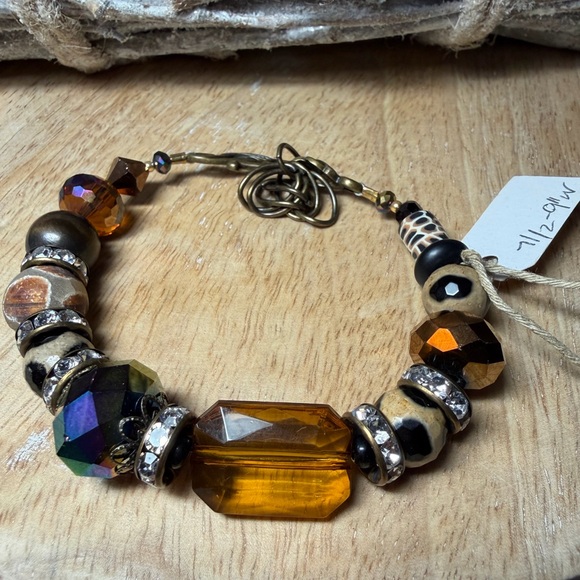 Elegant Multicolor Beaded Bracelet - Picture 4 of 7